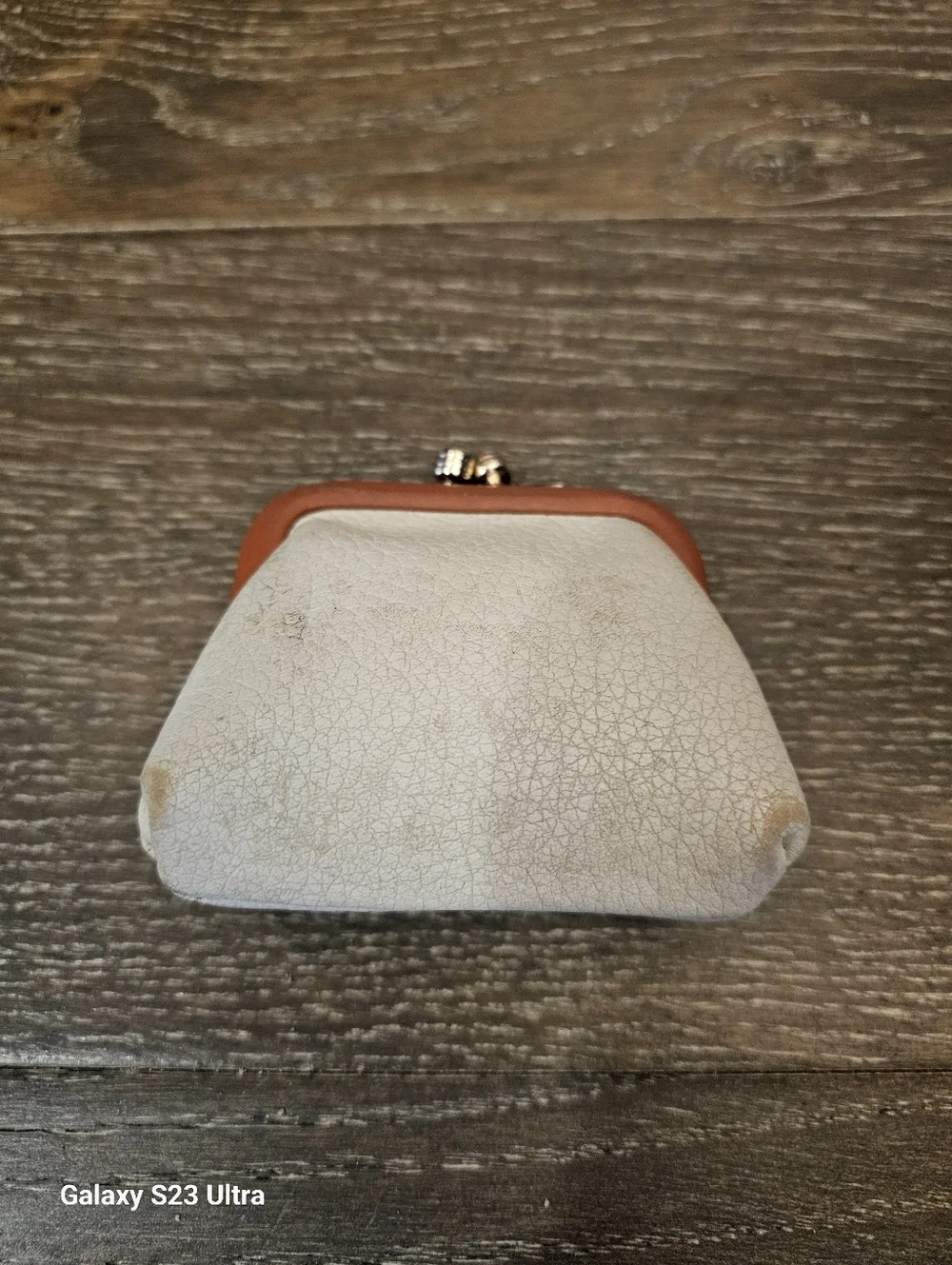 Dooney & Bourke Vintage White Pebbled Leather Coin Purse - Picture 4 of 10
